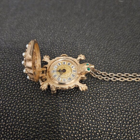 TURTLE PENDANT WITH PEARLS & GREEN STONE EYES, ENDURA ROMAN NUMERAL WATCH & PIN - Picture 12 of 16